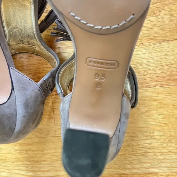 Coach Tristen Elephant Nubuck Leather Sandals
Heels w/ Turnlock & Tassel 9.5 - Picture 11 of 11